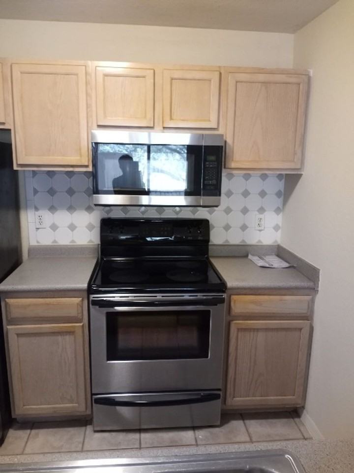 8939 Latrec Ave - Photo 3 of 16