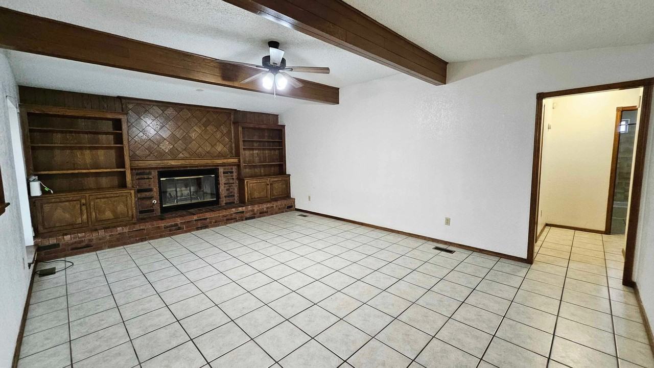 10417 Fairfax Ln - Photo 4 of 31