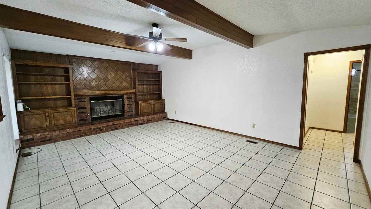 10417 Fairfax Ln - Photo 5 of 31