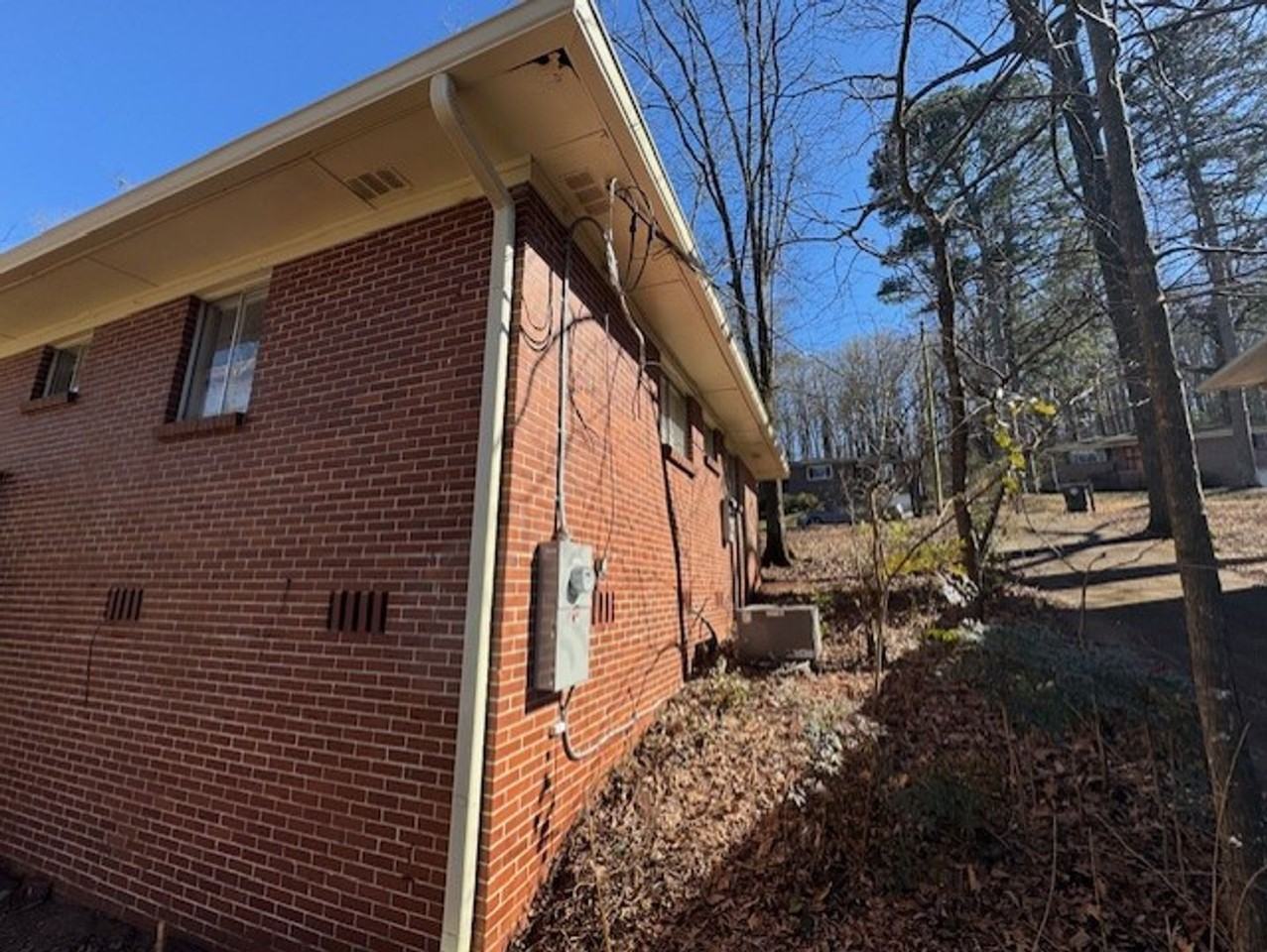 630 Lisa Ln - Photo 4 of 18