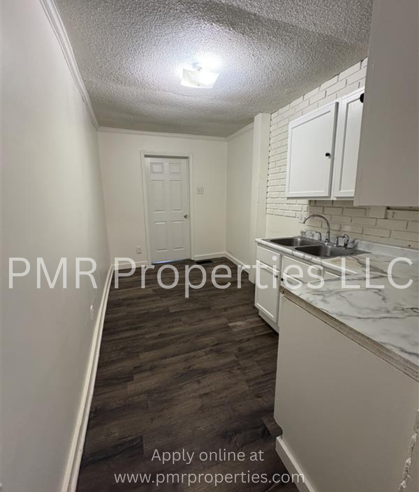 2737 S 18th St - Photo 3 of 10