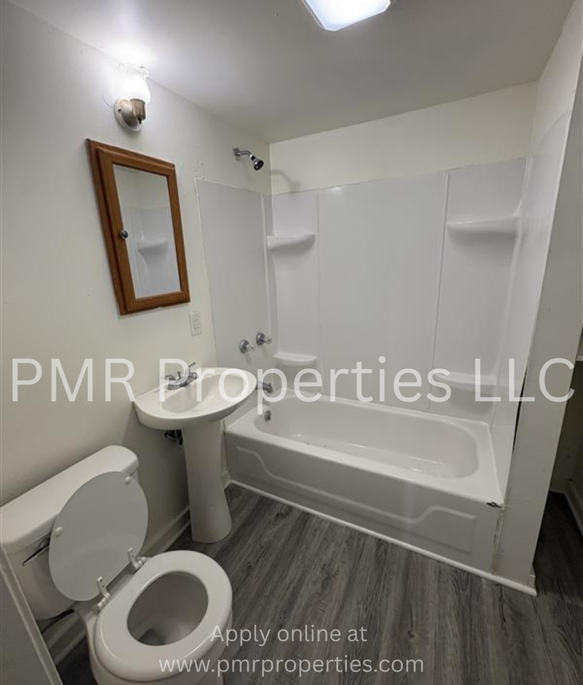 2737 S 18th St - Photo 7 of 10