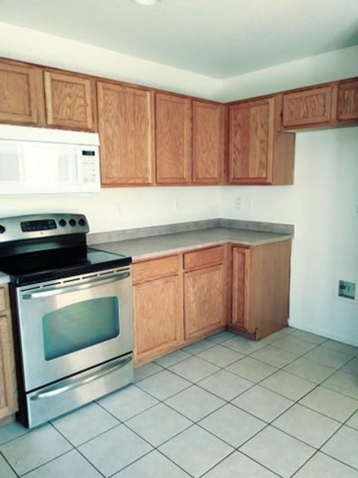 12214 W Hadley St - Photo 3 of 22