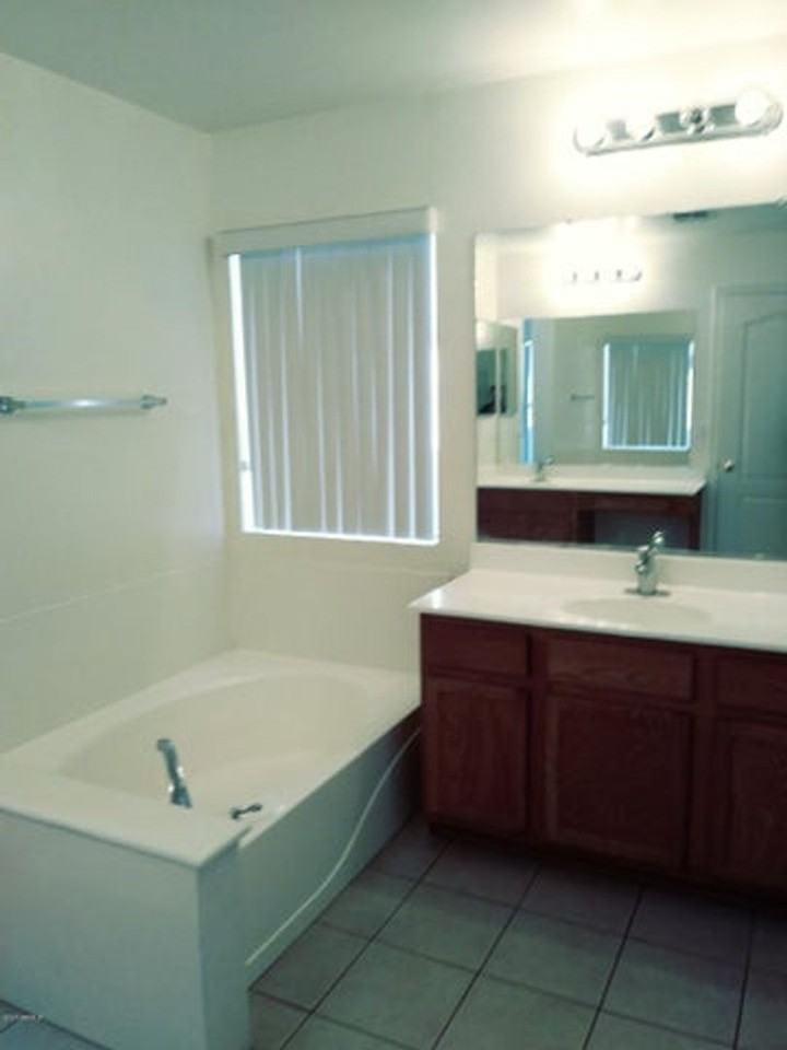 12214 W Hadley St - Photo 6 of 22