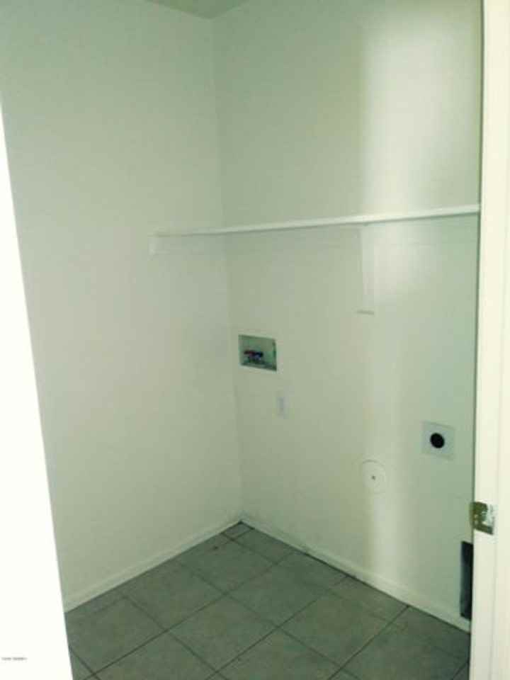 12214 W Hadley St - Photo 7 of 22