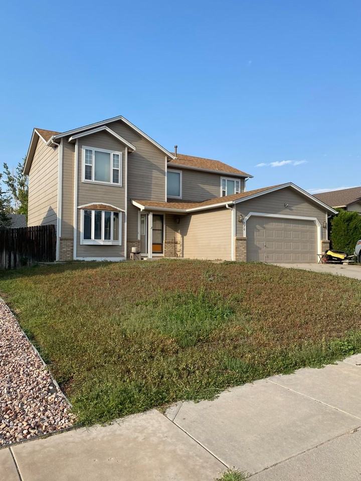 970 Hubbell Dr - Photo 2 of 15