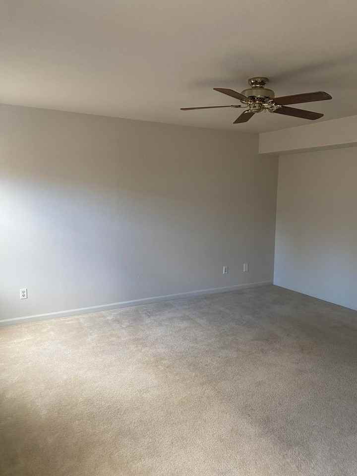 970 Hubbell Dr - Photo 4 of 15