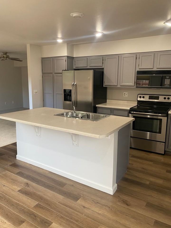 970 Hubbell Dr - Photo 5 of 15