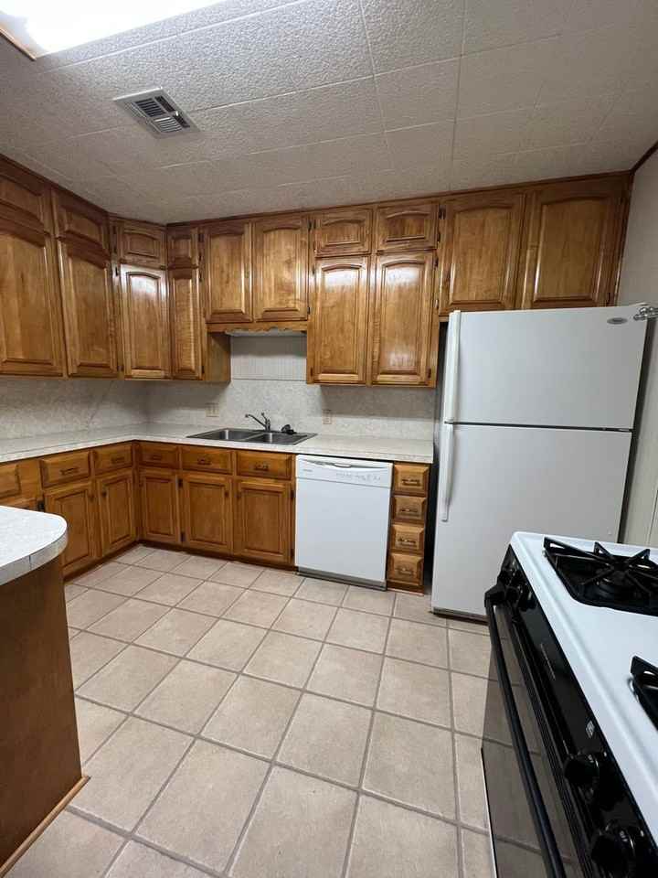 606 Sw 26th Pl - Photo 2 of 18