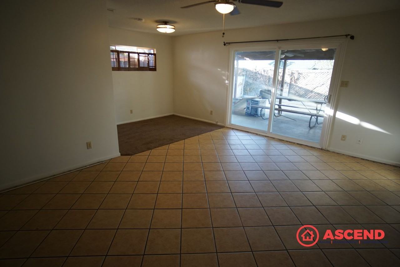 2712 Century Dr - Photo 3 of 17