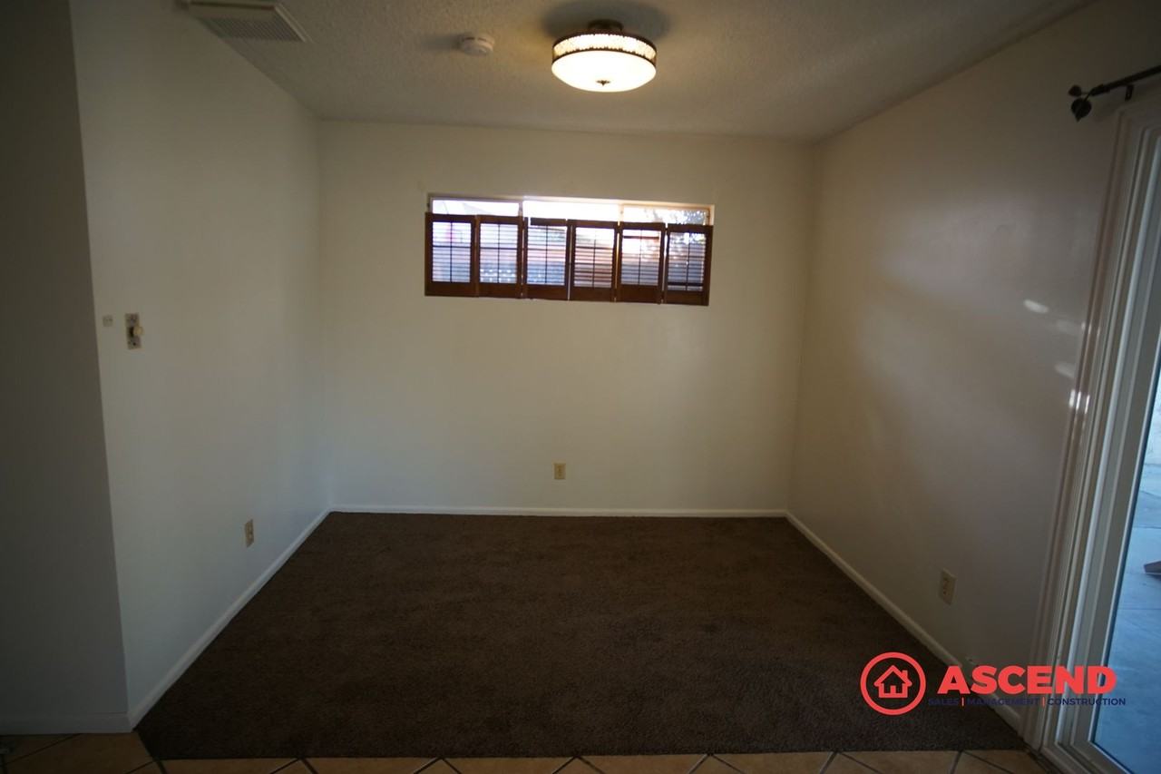 2712 Century Dr - Photo 7 of 17