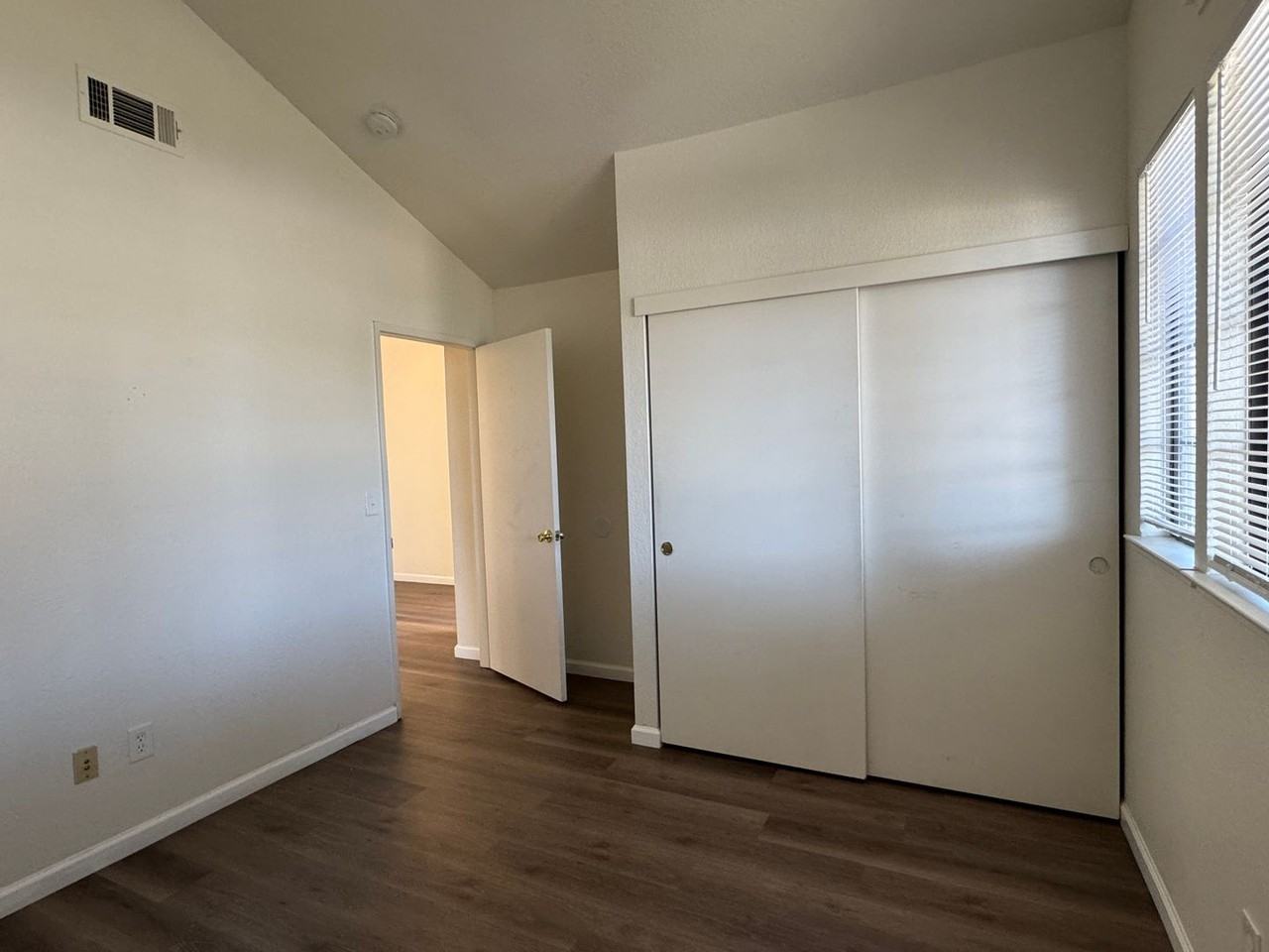 6631 Mount Bachelor Ct - Photo 2 of 34