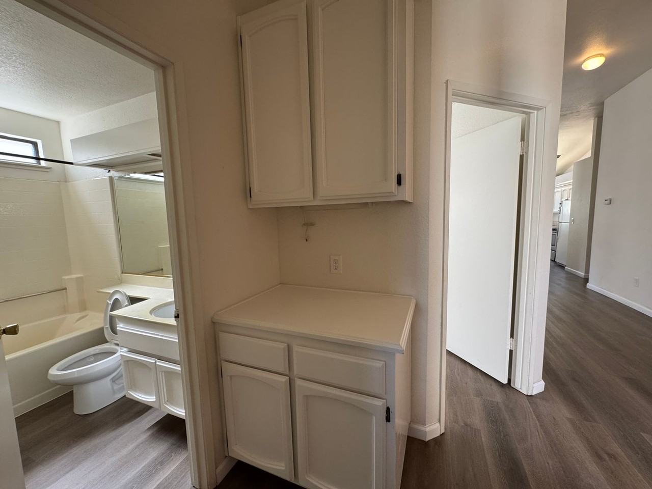 6631 Mount Bachelor Ct - Photo 3 of 34