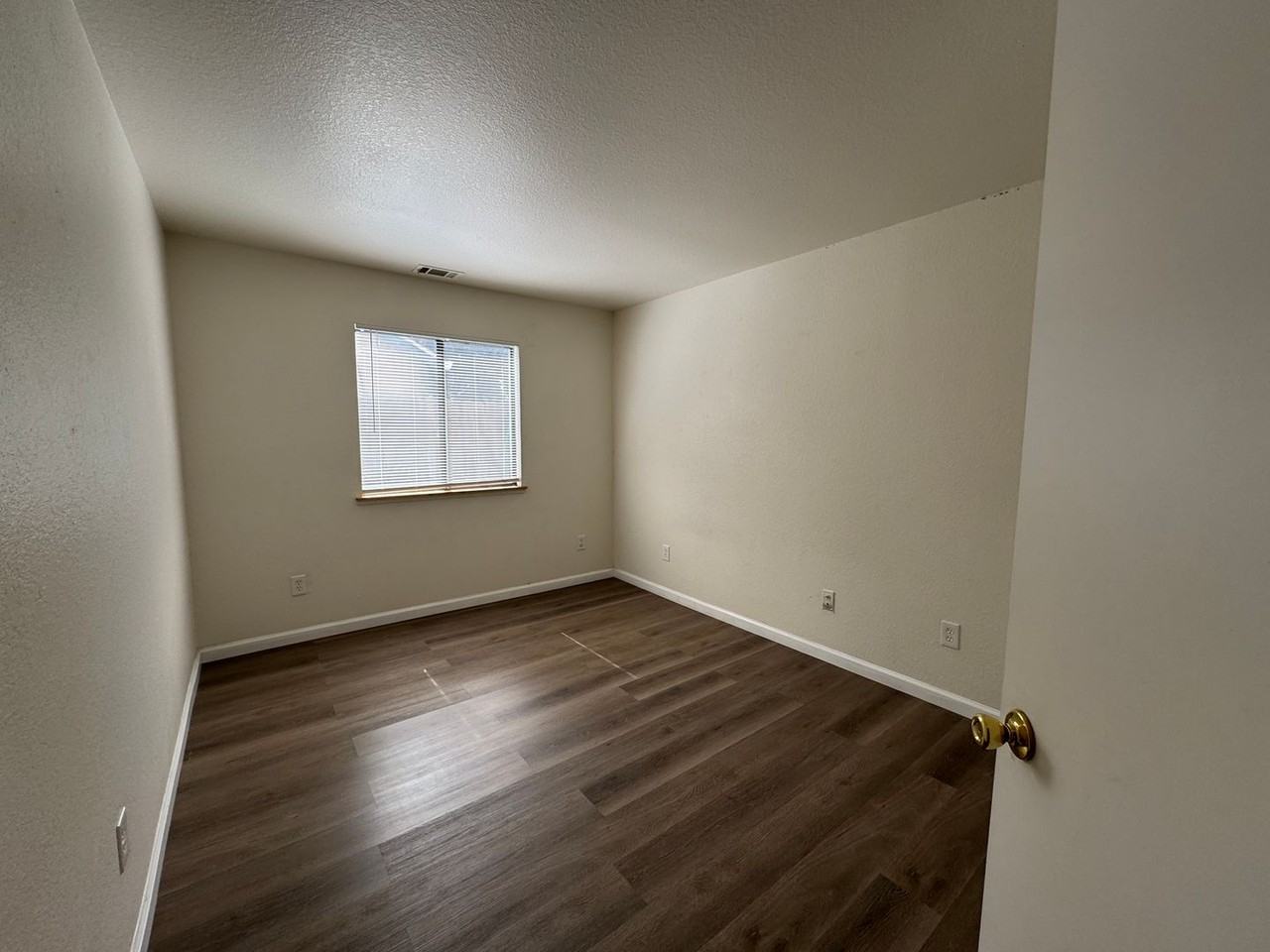 6631 Mount Bachelor Ct - Photo 5 of 34