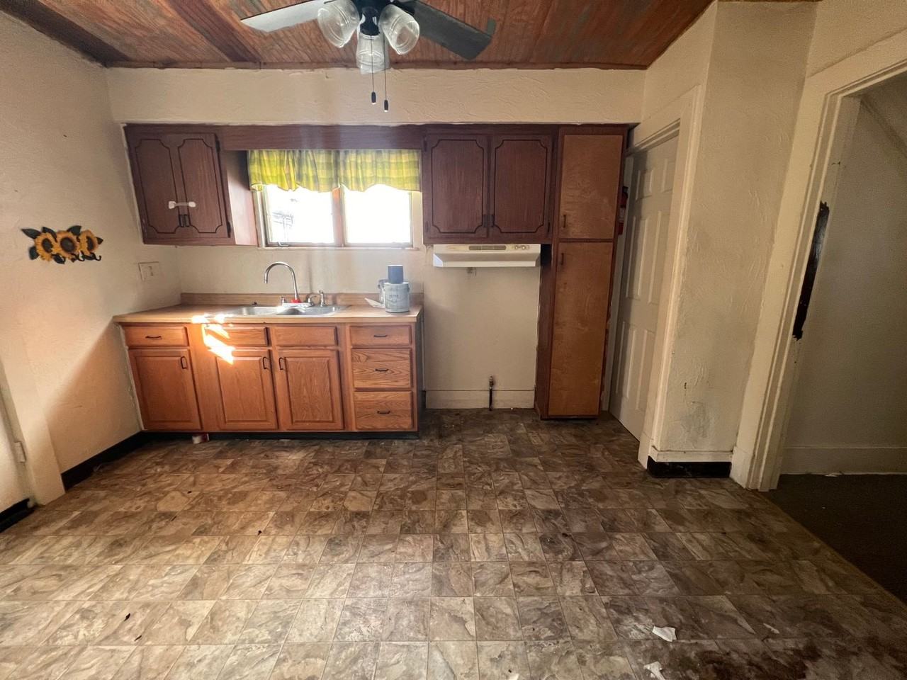 1220 Maple Ave - Photo 3 of 16