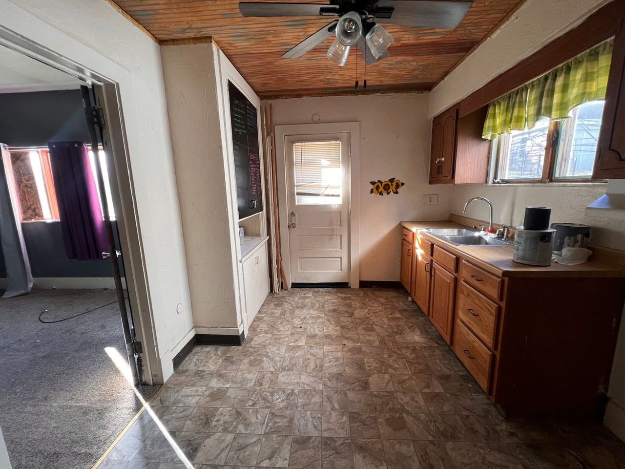 1220 Maple Ave - Photo 4 of 16