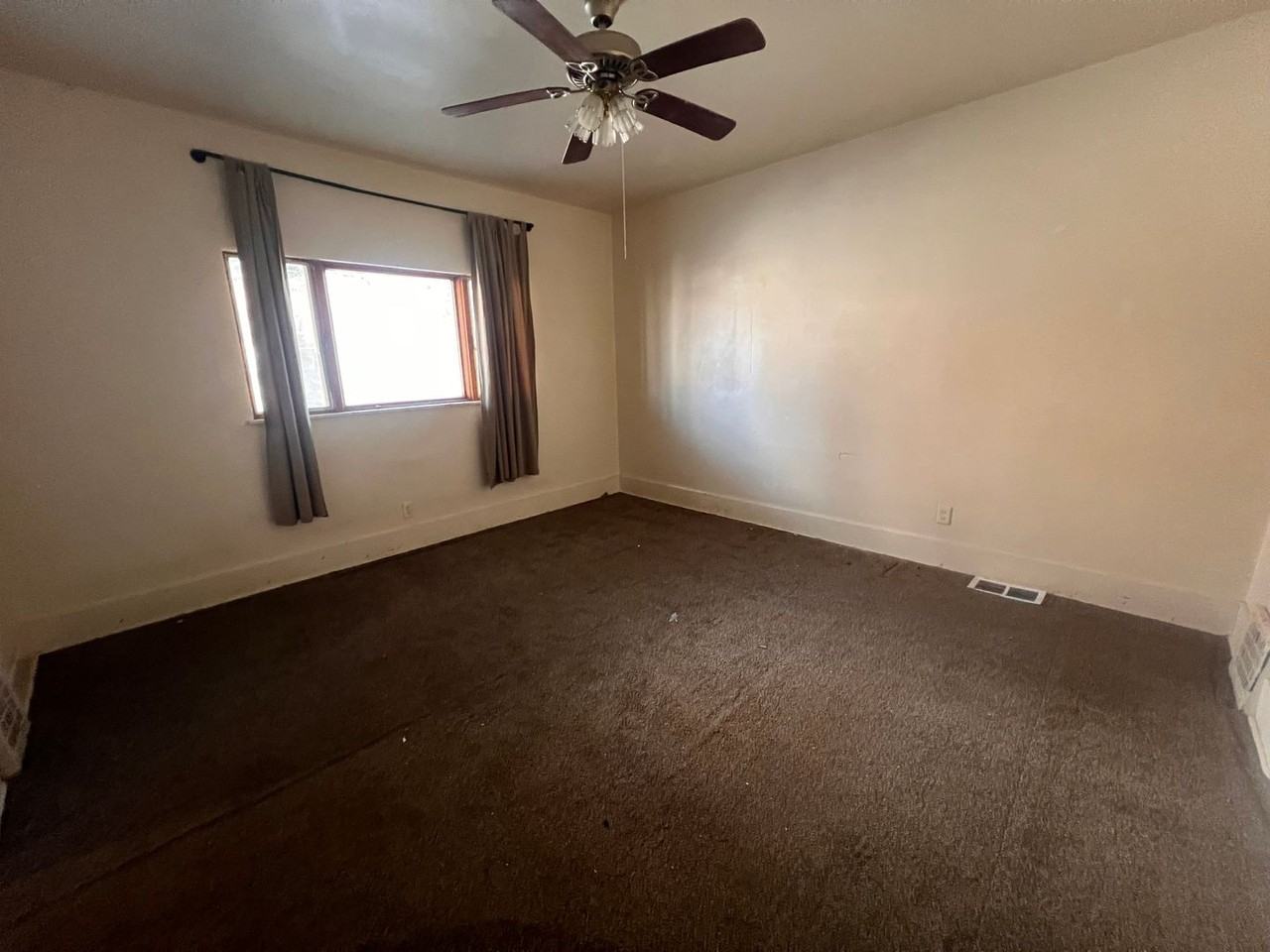 1220 Maple Ave - Photo 5 of 16