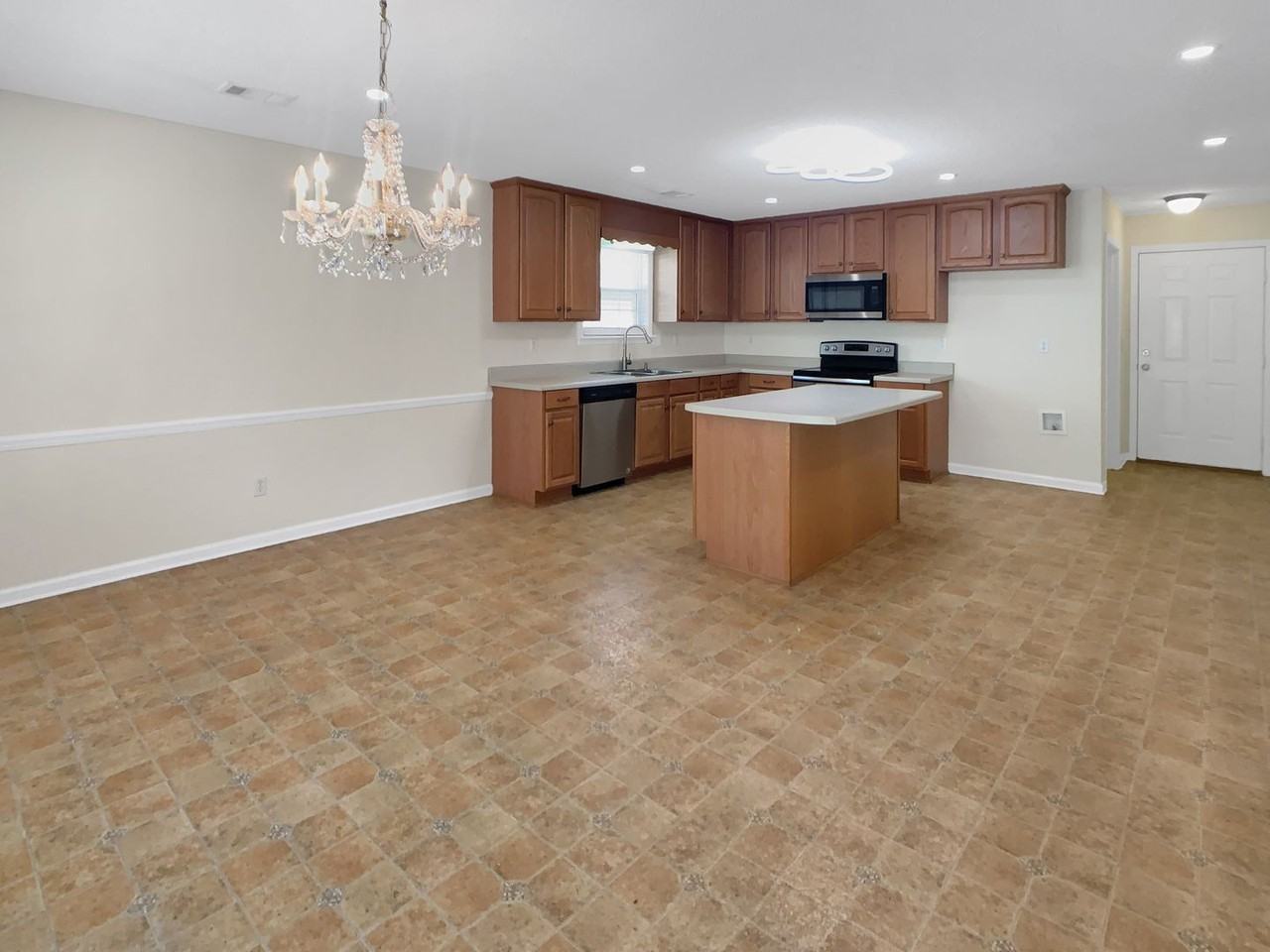 2230 Cross Creek Dr - Photo 7 of 23