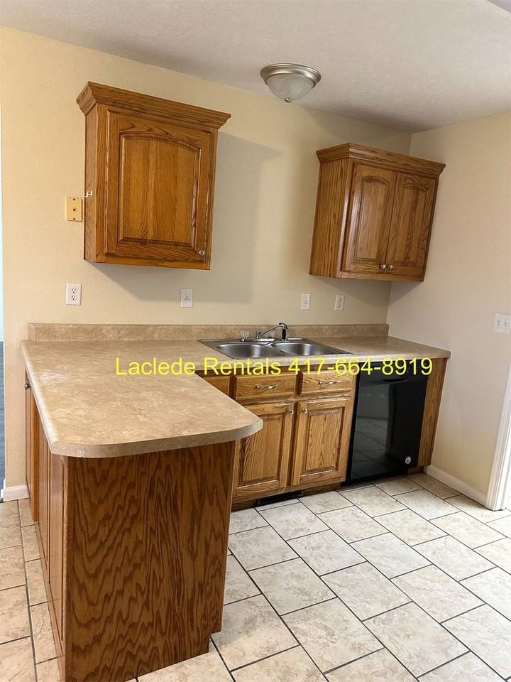 726 Hogan Dr - Photo 2 of 19