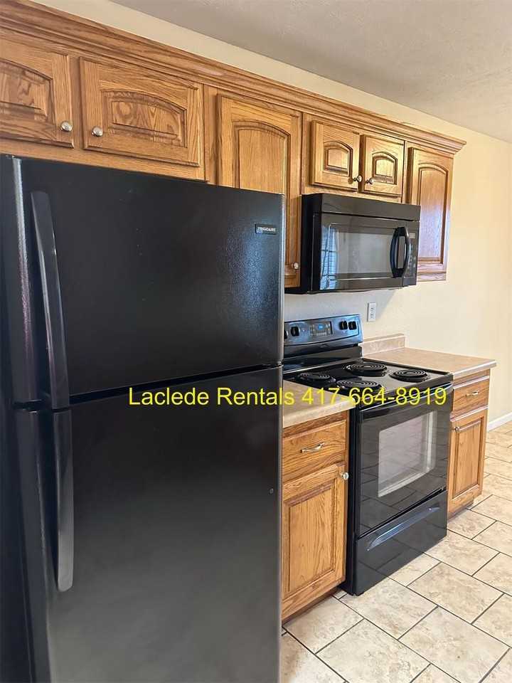 726 Hogan Dr - Photo 3 of 19