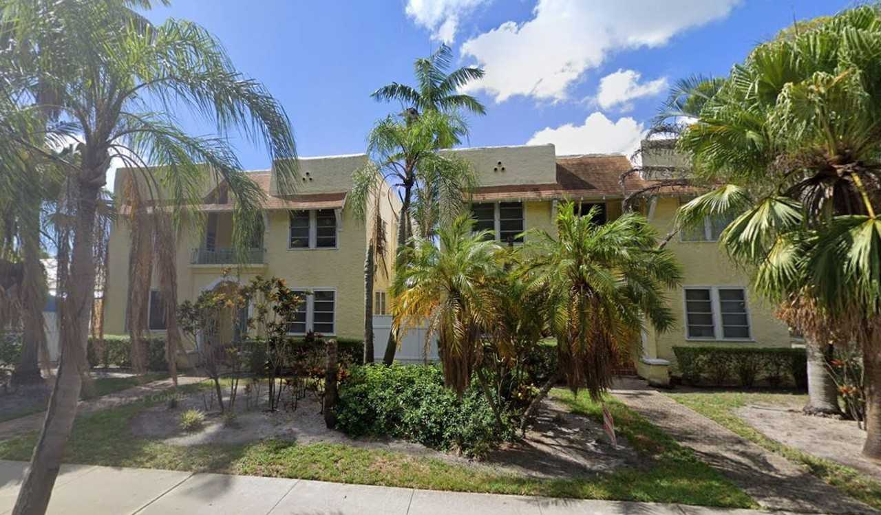 1852 Washington St Hollywood, FL 33020 - Photo 2 of 4