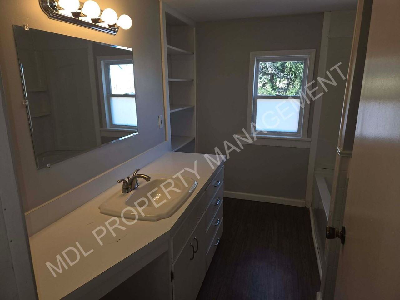 409 N Dean St - Photo 3 of 18