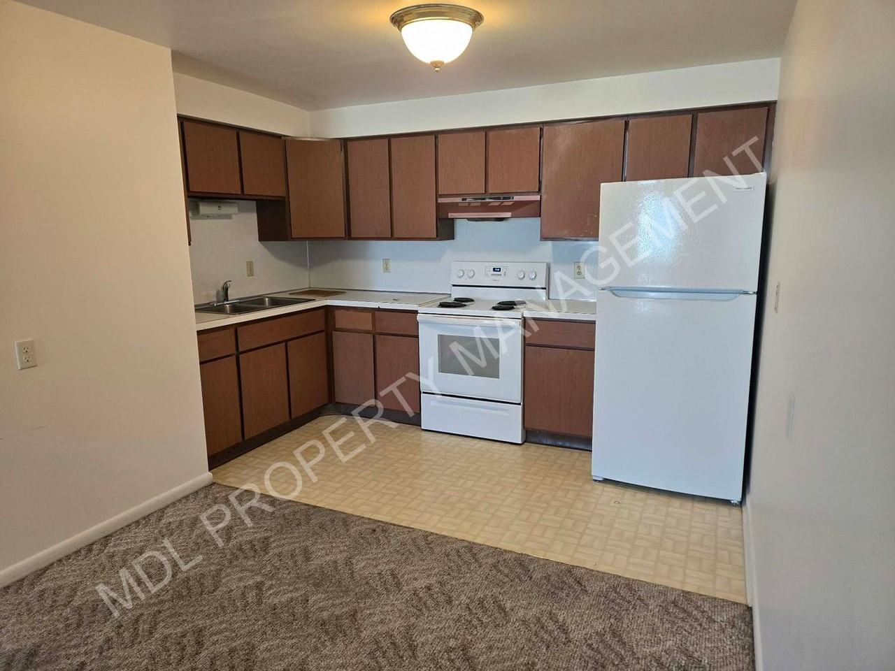 121 N Woodbridge St - Photo 4 of 10