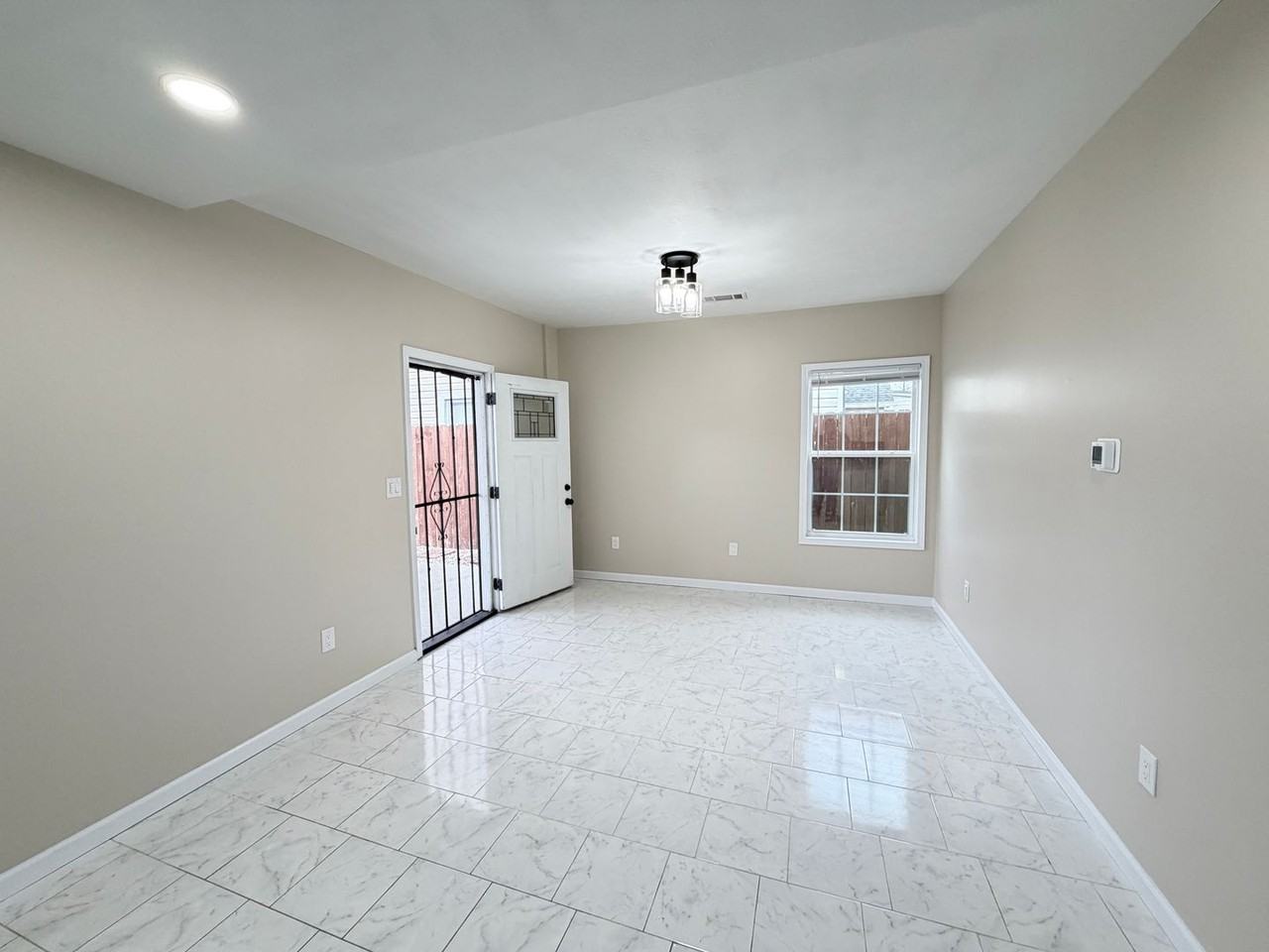 921 Brentwood Ave - Photo 3 of 31