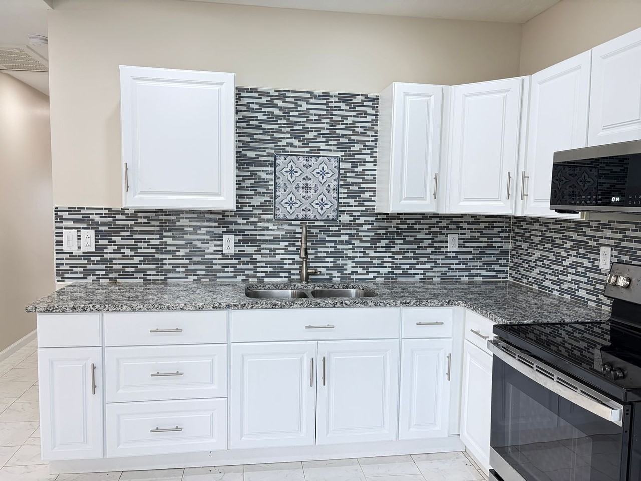 921 Brentwood Ave - Photo 5 of 31