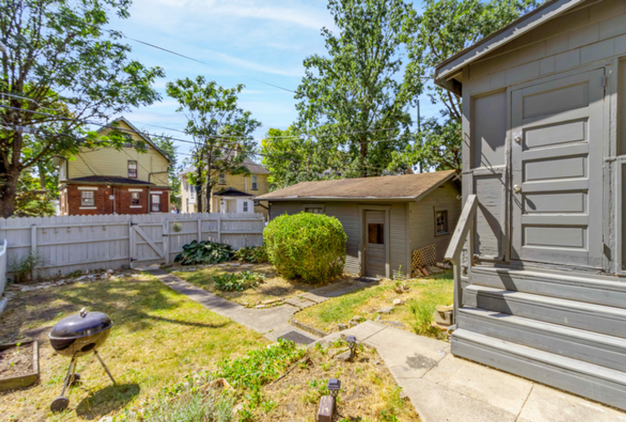 157 E Oakland Ave - Photo 3 of 9