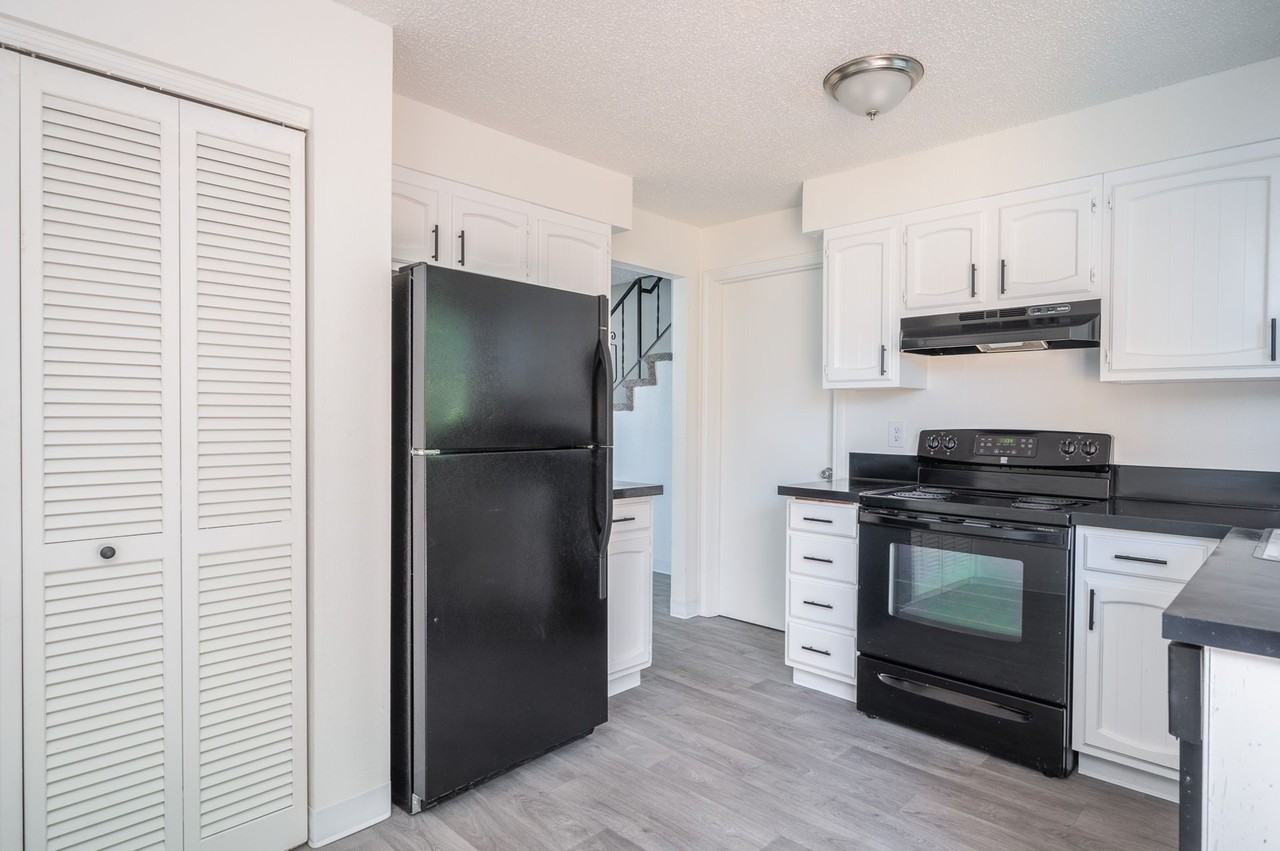 Division 890 - Photo 3 of 23