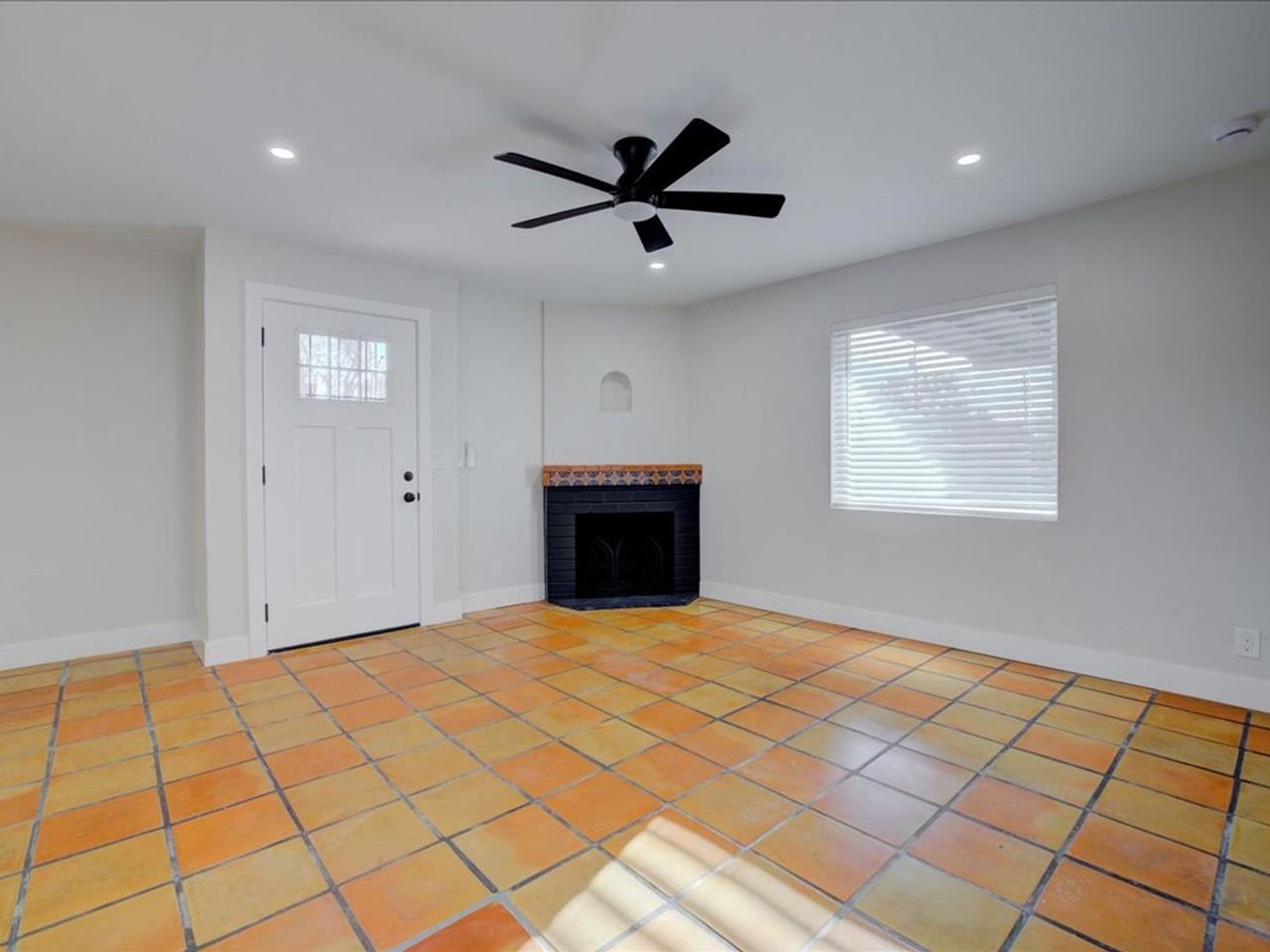 1628 N Forgeus Ave - Photo 6 of 26