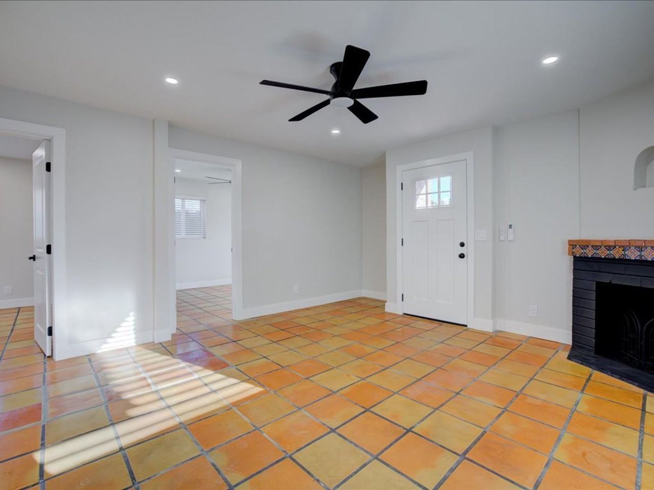 1628 N Forgeus Ave - Photo 7 of 26