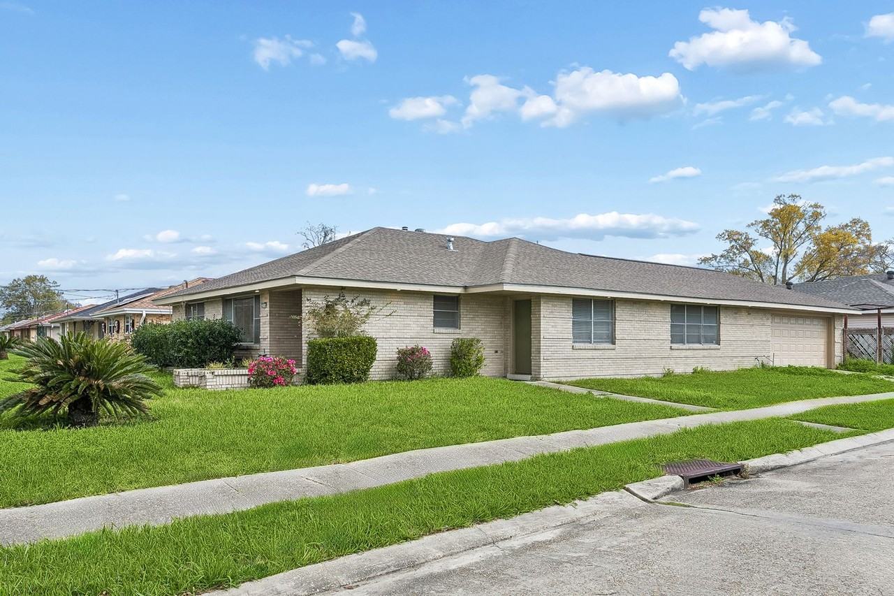 2486 Hyman Pl - Photo 2 of 11