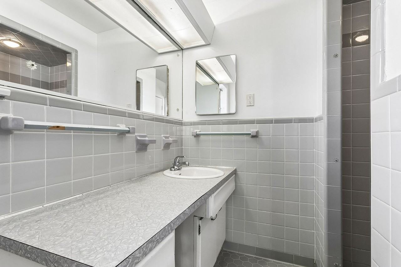 2486 Hyman Pl - Photo 7 of 11