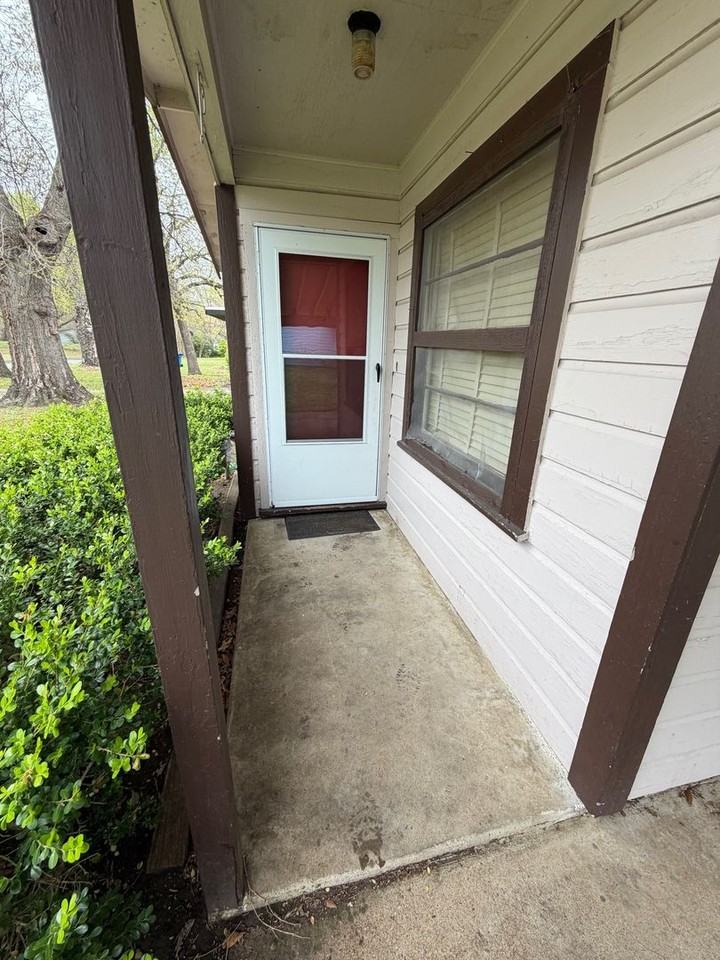 3019 W Collin St - Photo 2 of 9