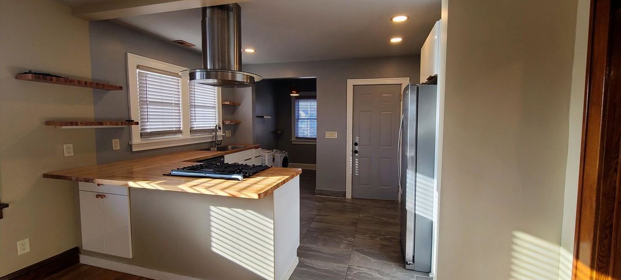 701 Hawthorne Ave E - Photo 3 of 21