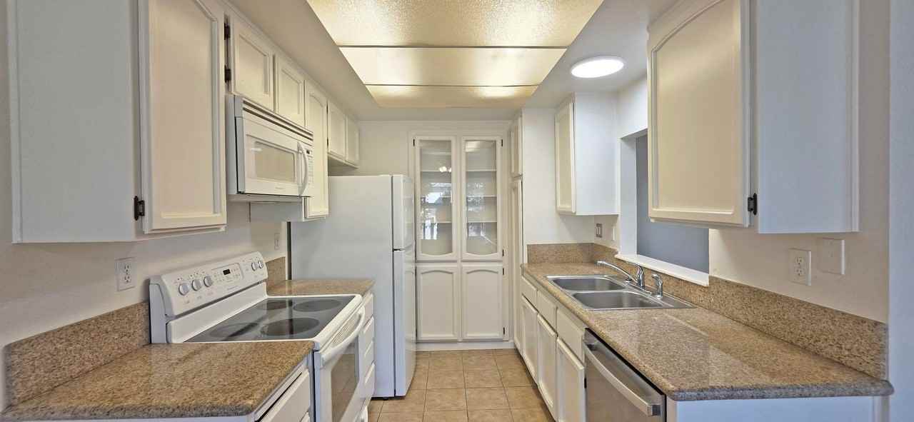 7862 Hampton Ln - Photo 6 of 36