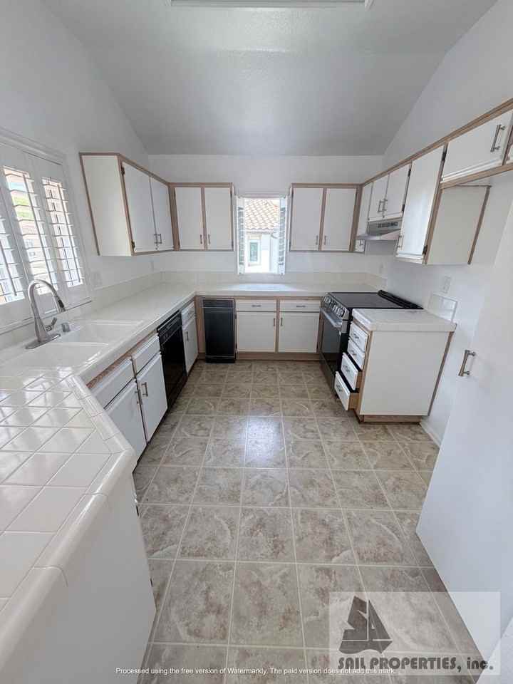 56 Corsica Dr - Photo 3 of 13