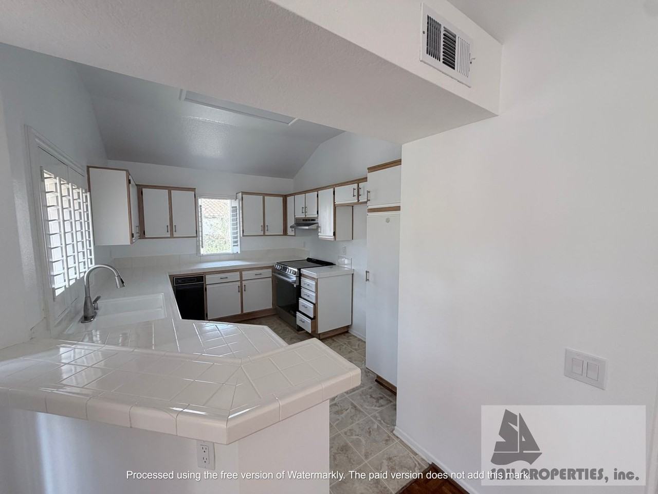 56 Corsica Dr - Photo 4 of 13