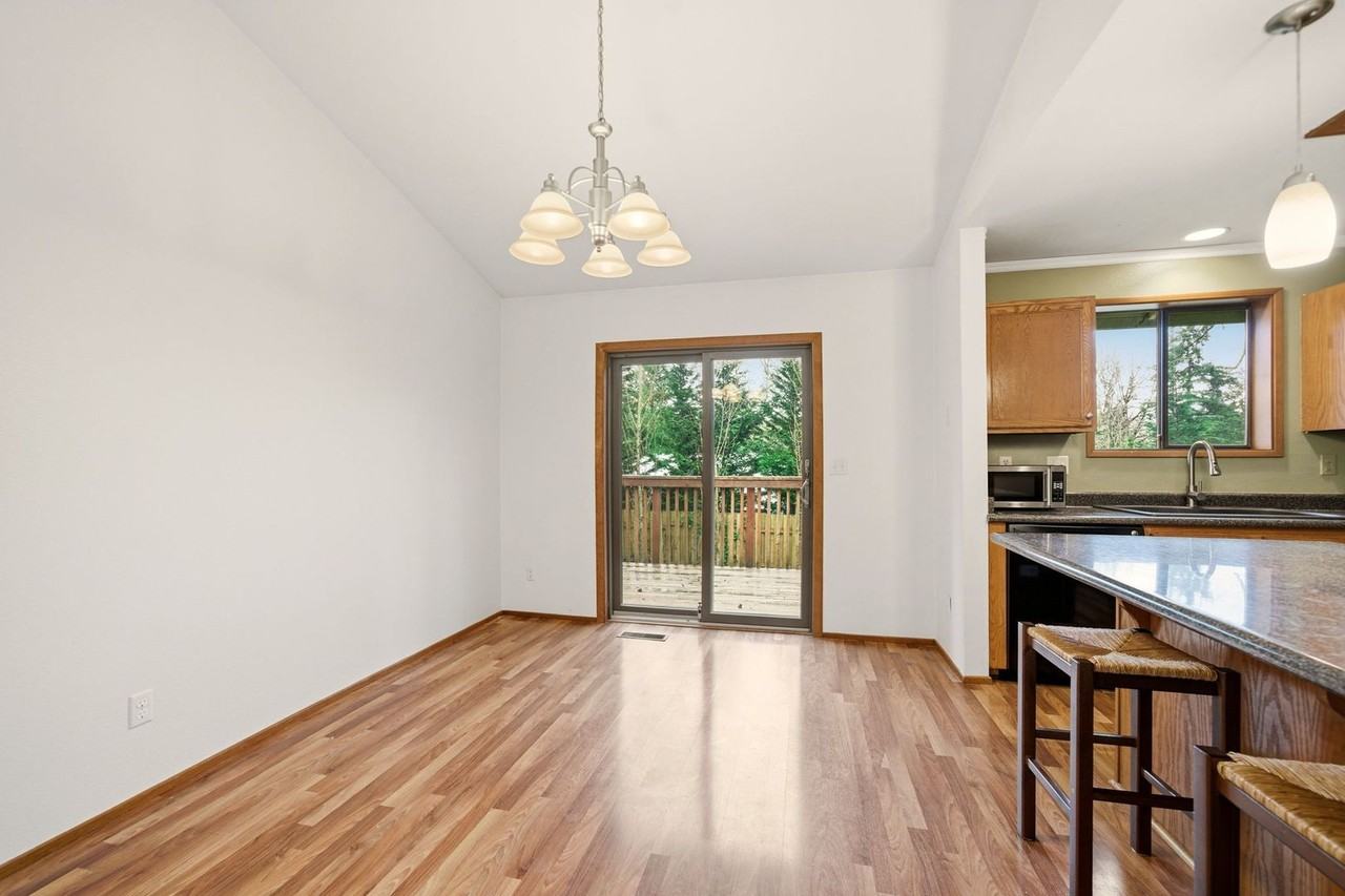 21979 Sw Mandan Dr - Photo 4 of 32