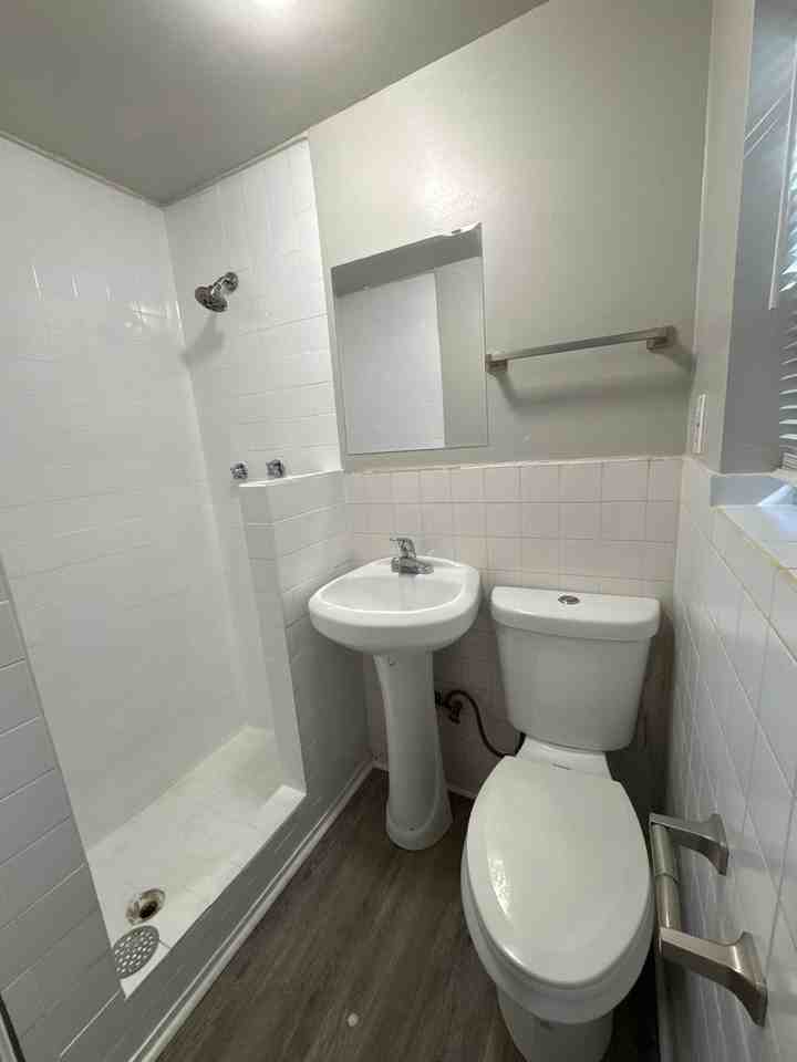 1225 Lewis St - Photo 6 of 6