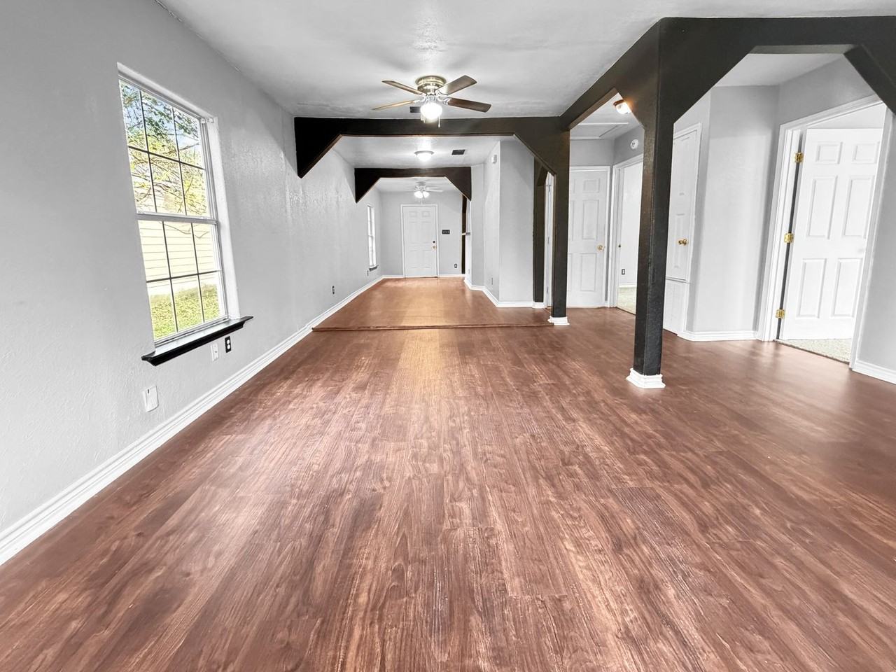 410 Mayborn Dr - Photo 4 of 18