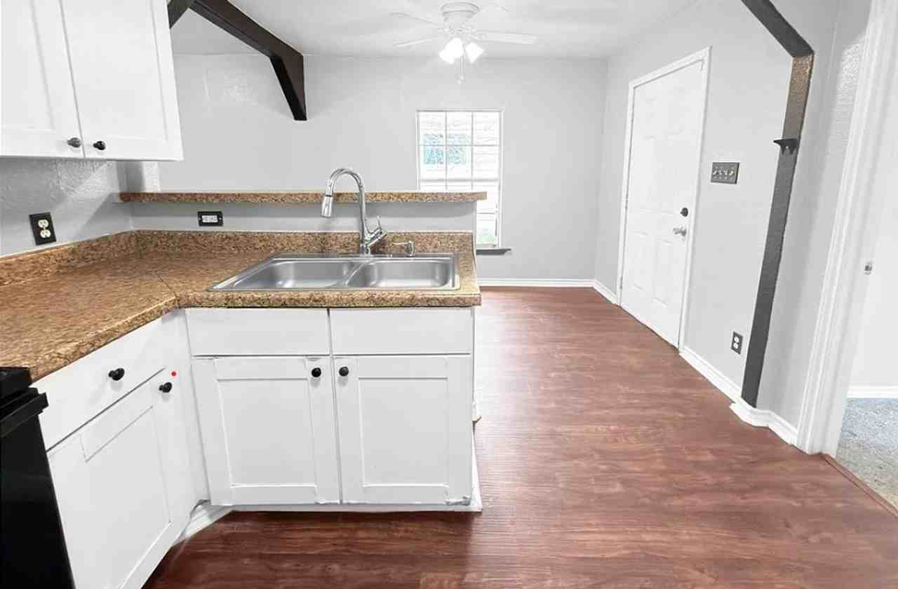 410 Mayborn Dr - Photo 7 of 18