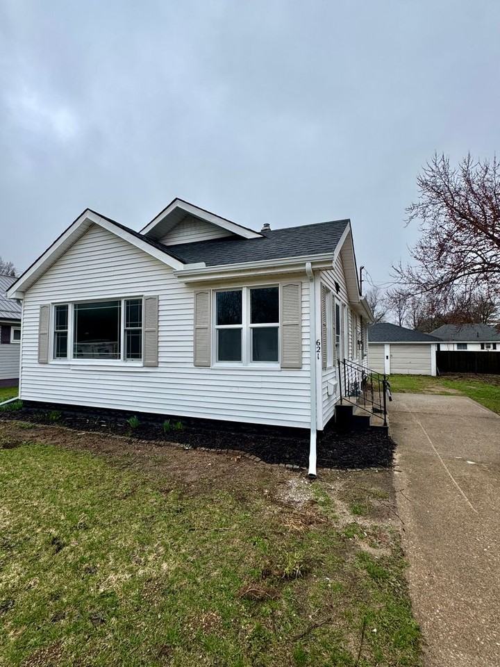 621 French St - Photo 2 of 16