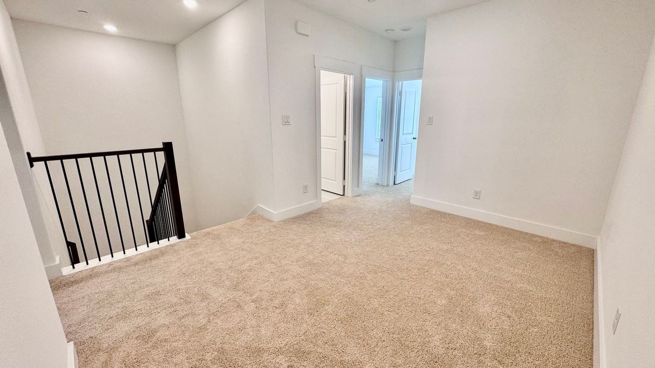 2546 Campden Mews - Photo 6 of 14