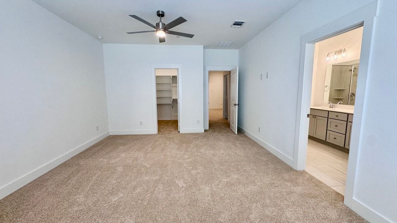 2546 Campden Mews - Photo 7 of 14