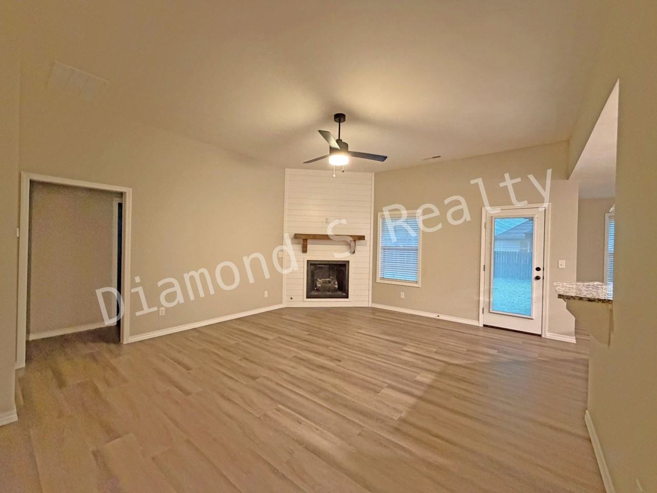 4124 N Venice Ave - Photo 3 of 19