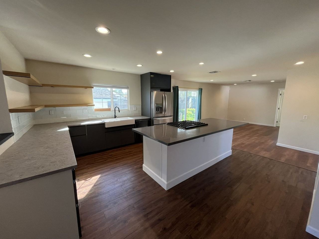 240 W El Camino Ave - Photo 7 of 32