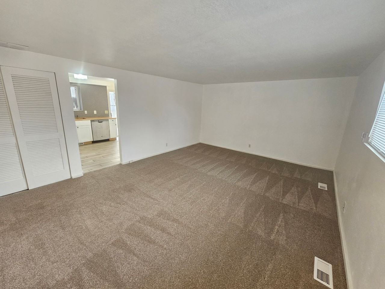 966 E Austin Ave - Photo 2 of 19